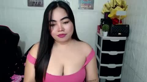 Snapshot of shamcysupsup chatting on 10.21.25 Shamcy online show from 10.21.25