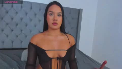 Snapshot of shanellblack chatting on 01.12.25 ShanellBlack online show from 01.12.25
