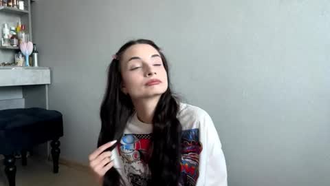 Snapshot of shanitamalinak chatting on 11.12.25 Emily online show from 11.12.25