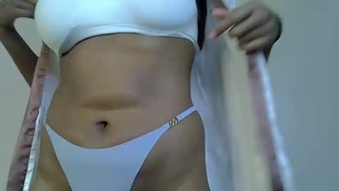 Snapshot of shanizzz chatting on 11.14.25 shanizz online show from 11.14.25