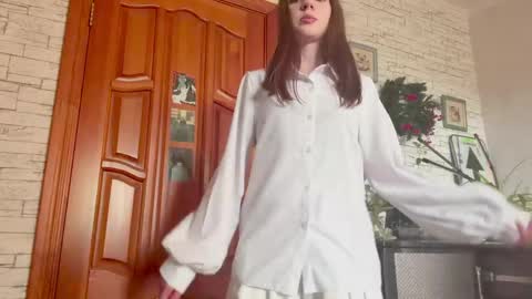 Snapshot of shannabamforth chatting on 05.23.26 Elina online show from 05.23.26