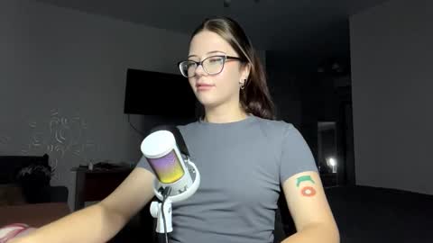 Snapshot of shannanwonnacott chatting on 10.22.25 Lissa online show from 10.22.25