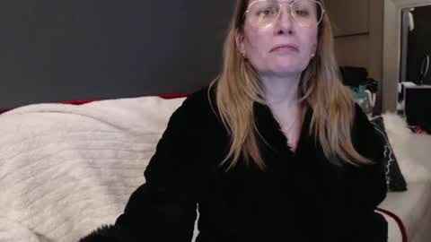 Snapshot of shannon07 chatting on 02.23.25 Shannon07 online show from 02.23.25