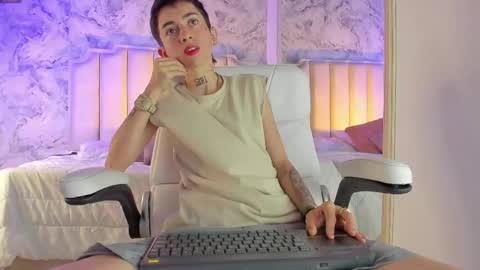 Snapshot of shantal_thompson21 chatting on 05.16.26 Shantal online show from 05.16.26