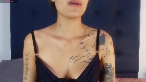 shantallvegga1 online show from 04.01.26