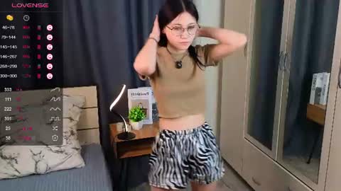 Snapshot of shantellelumukanda chatting on 06.11.26 Renata online show from 06.11.26