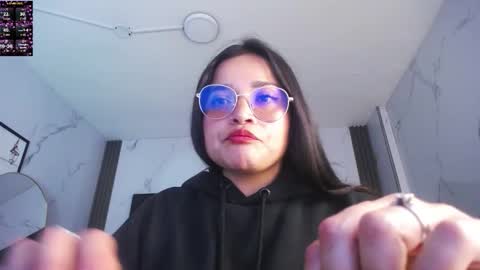 Snapshot of shantyvibe_a chatting on 10.17.25 Shantall online show from 10.17.25