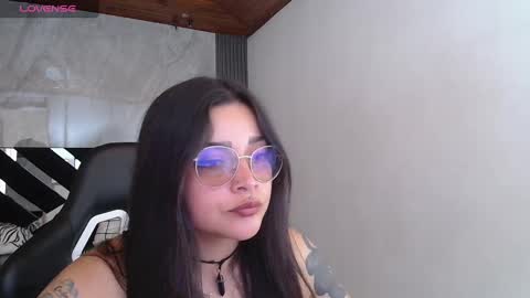 Snapshot of shantyvibe_a chatting on 10.18.25 Shantall online show from 10.18.25