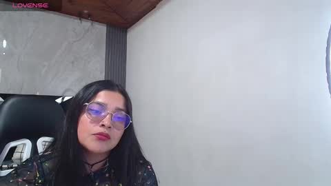 Snapshot of shantyvibe_a chatting on 10.20.25 Shantall online show from 10.20.25