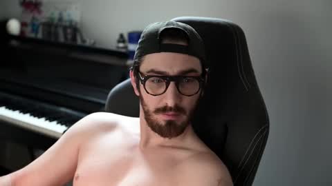 Snapshot of shape80 chatting on 02.08.26 frenchy boy online show from 02.08.26