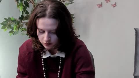 Snapshot of sharikabolanos chatting on 11.11.25 Sara online show from 11.11.25