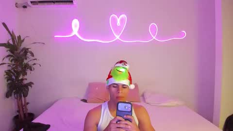 shark_boy21 online show from 11.30.25