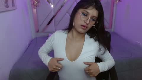 Snapshot of sharllote_ chatting on 04.21.26 Sharllote online show from 04.21.26