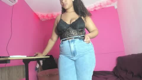 Snapshot of sharlot_evans_ chatting on 11.18.25 Sharlot online show from 11.18.25