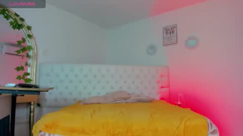 Snapshot of sharlot_evans_ chatting on 12.03.25 Sharlot online show from 12.03.25