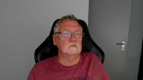 sharlots_pet online show from 04.23.26