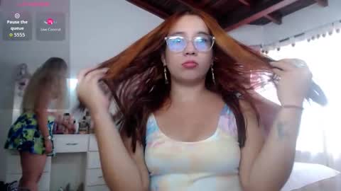 Snapshot of sharlotte_mom chatting on 11.06.25 sharlotte online show from 11.06.25