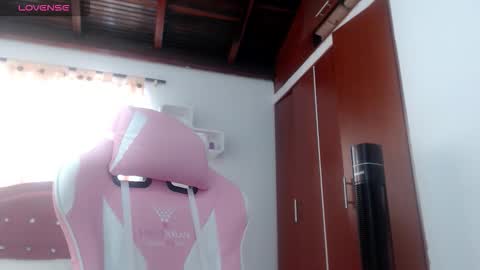 Snapshot of sharlotte_mom chatting on 11.20.25 sharlotte online show from 11.20.25