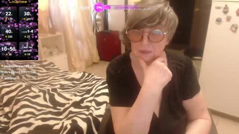 Snapshot of sharon_amore chatting on 06.08.26 Helena online show from 06.08.26