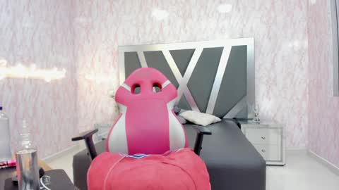 Snapshot of sharon_ass_hot chatting on 12.05.24 SHARON online show from 12.05.24