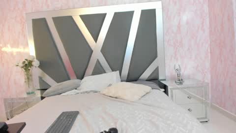 Snapshot of sharon_ass_hot chatting on 12.09.24 SHARON online show from 12.09.24