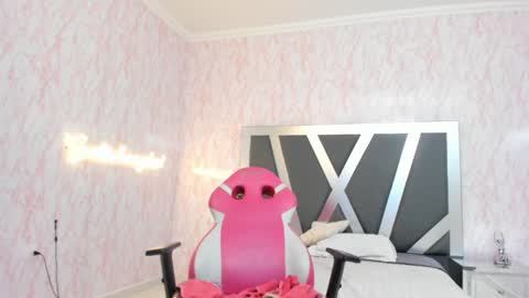 Snapshot of sharon_ass_hot chatting on 12.15.24 SHARON online show from 12.15.24