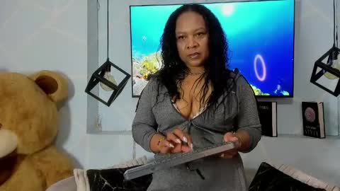 Snapshot of sharon_noa chatting on 04.18.26 Sharon Noa online show from 04.18.26