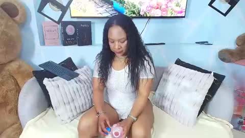 Snapshot of sharon_noa chatting on 05.27.26 Sharon Noa online show from 05.27.26