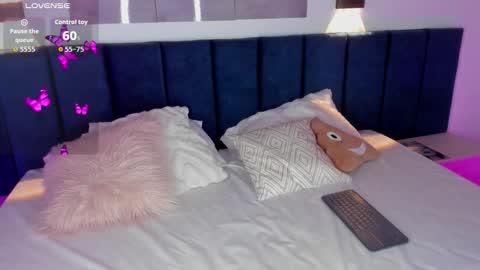 SharonLovee  online show from 11.29.25