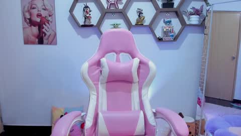 Snapshot of sharonsander1 chatting on 02.08.25 Sharon online show from 02.08.25