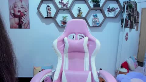 Snapshot of sharonsander1 chatting on 03.04.25 Sharon online show from 03.04.25