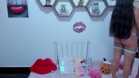 Snapshot of sharonsander1 chatting on 10.04.25 Sharon online show from 10.04.25