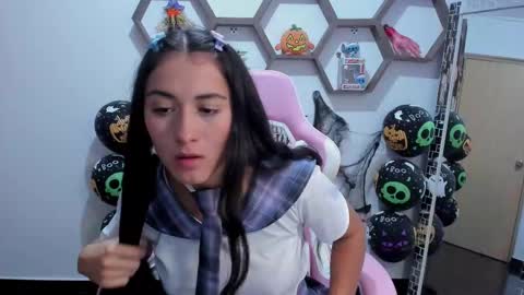 Snapshot of sharonsander1 chatting on 10.27.25 Sharon online show from 10.27.25