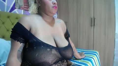 Snapshot of sharonx_morex chatting on 04.21.26 sharonx_morex online show from 04.21.26
