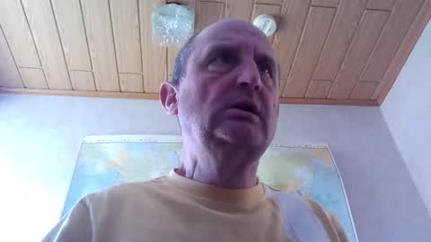 Snapshot of sharpshoder chatting on 04.25.26 Peter online show from 04.25.26