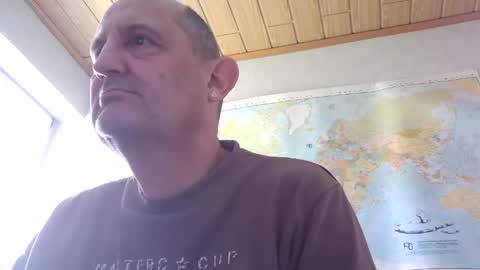 Snapshot of sharpshoder chatting on 05.09.26 Peter online show from 05.09.26