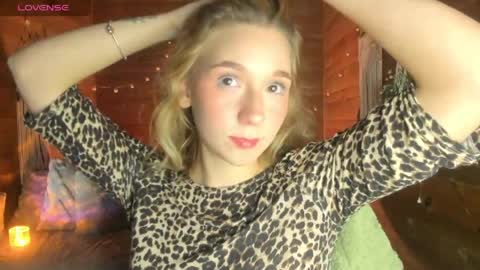 Snapshot of shatall_rouge chatting on 05.04.26 Shantall online show from 05.04.26