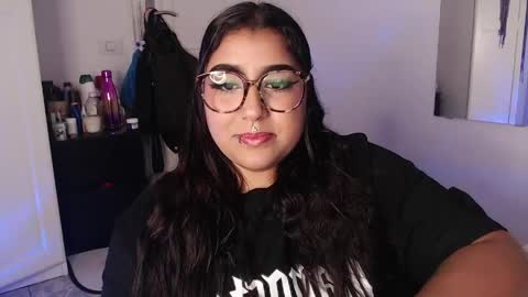 Snapshot of sheeylaroee chatting on 05.18.26 Heidy online show from 05.18.26