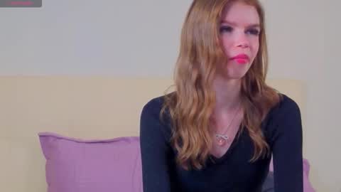 Snapshot of shelleyborom chatting on 10.26.25 Sofia online show from 10.26.25