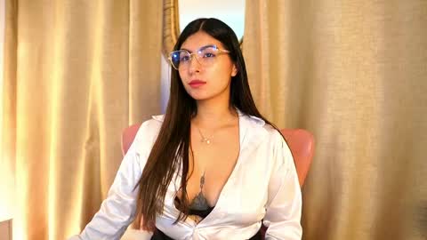 Snapshot of shelleymorell chatting on 05.22.26 Transmission schedule Monday - Friday 715 am to 200 pm time Colombia online show from 05.22.26