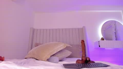 shelynna_azzul online show from 01.31.25