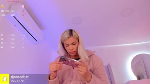 shelynna_azzul online show from 10.04.25