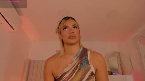 shelynna_azzul online show from 03.26.26