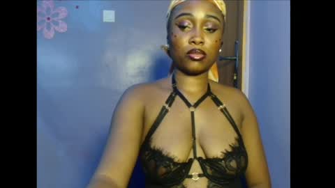 Snapshot of shena_xnomy chatting on 07.06.26 Favour online show from 07.06.26