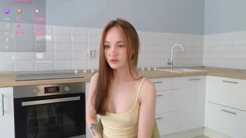 Snapshot of sherelllungwitz chatting on 06.08.26 Alice online show from 06.08.26