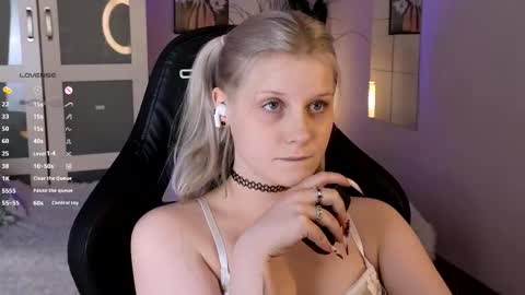 help me reach my first 25 thumbs up online show from 11.28.25