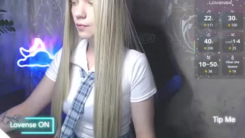 Snapshot of shiny_victoria chatting on 06.14.26 Victoria online show from 06.14.26
