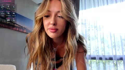 Snapshot of shinyways chatting on 12.12.24 Melissa online show from 12.12.24