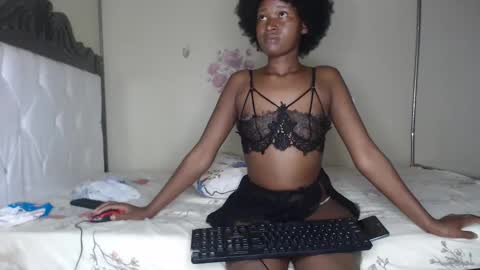 Snapshot of shiro254 chatting on 09.10.25 Shi-ro online show from 09.10.25