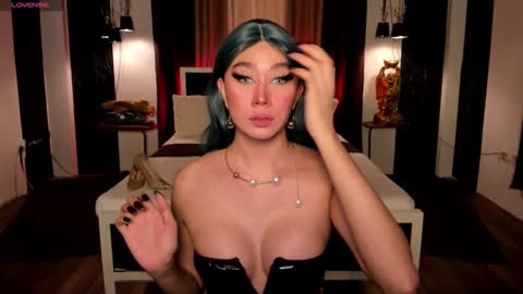 WET AND WILD YHANNA online show from 12.18.24